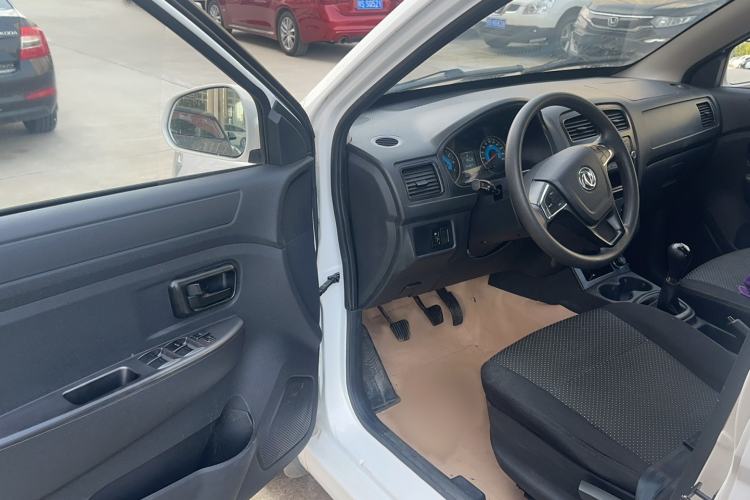 Used Dongfeng Fengon 330 2019 1.5L Manual Practical II China VI Interior 2