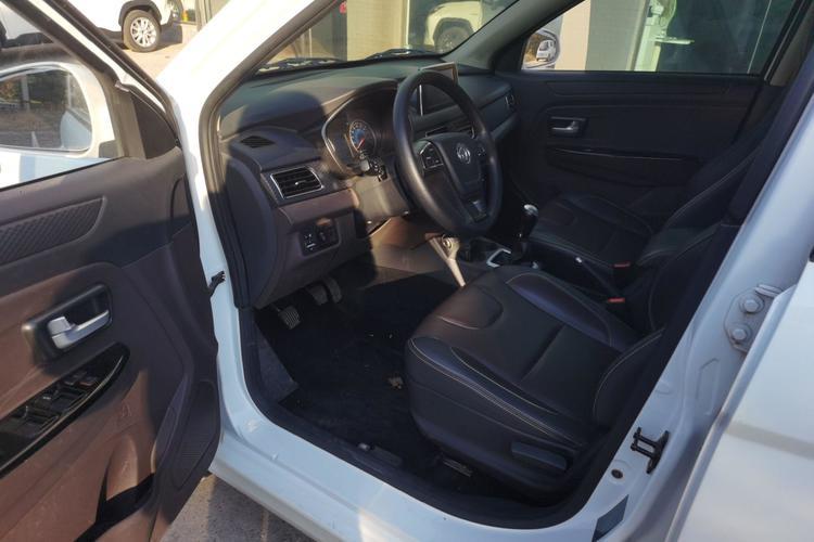 Used Dongfeng Fengon 330 2019 1.5L 330S Manual Comfort Version China VI Standard Interior 2