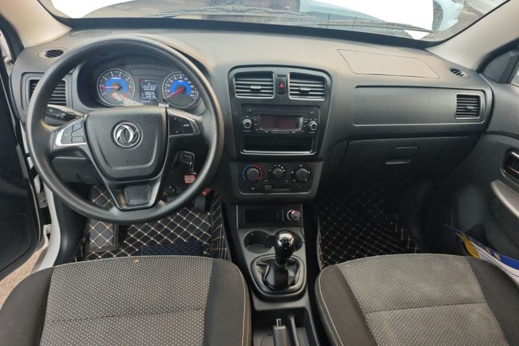 Used Dongfeng Fengon 330 2019 1.5L Manual Practical II China VI Interior 2