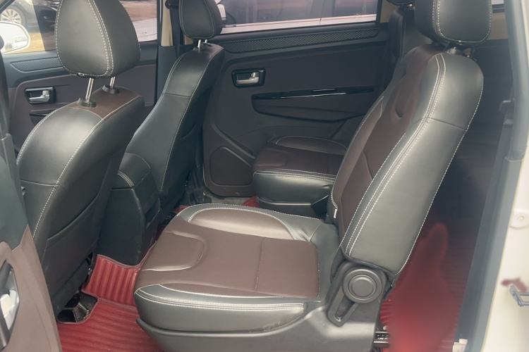 Used Dongfeng Fengon 330 2019 1.5L 330S Manual Comfort Version China VI Standard Interior 2