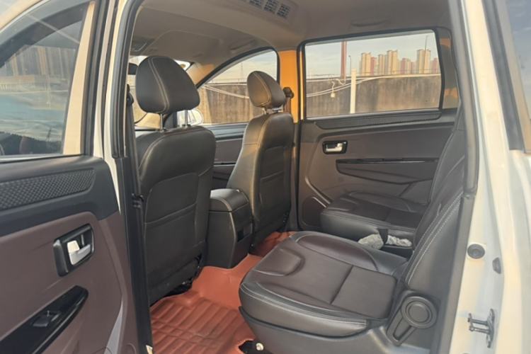 Used Dongfeng Fengon 330 2019 1.5L 330S Manual Comfort Version China VI Standard Interior 3