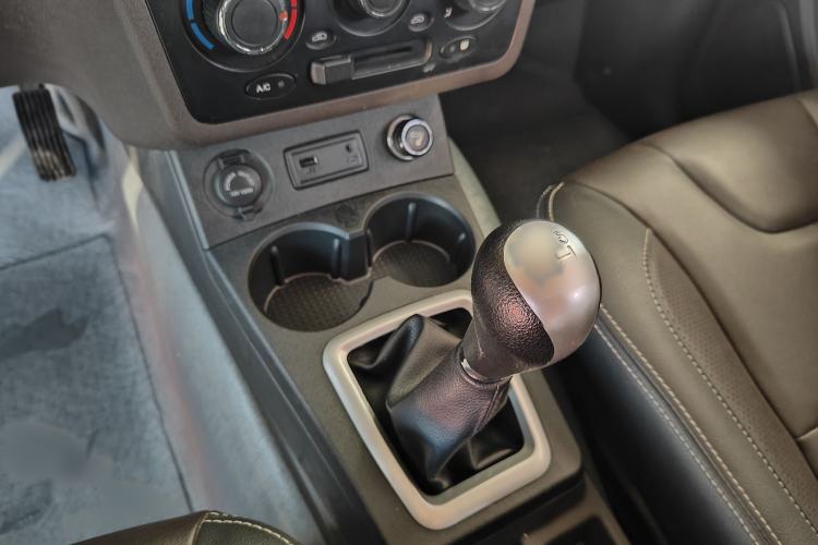Used Dongfeng Fengon 330 2019 1.5L 330S Manual Comfort Version China VI Standard Interior 3