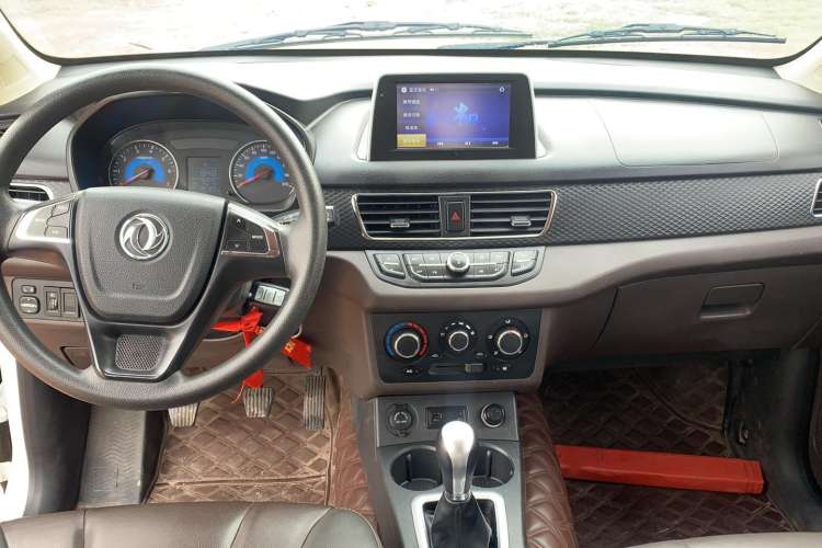 Used Dongfeng Fengon 330 2019 1.5L 330S Manual Comfort Version China VI Standard Interior 3