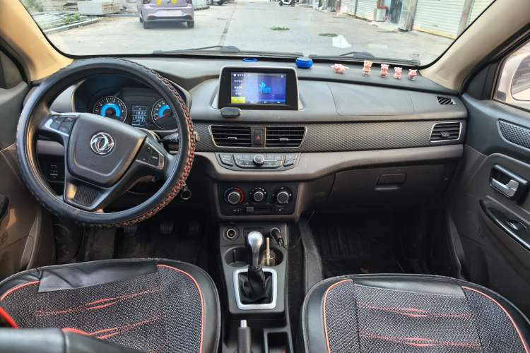 Used Dongfeng Fengon 330 2019 1.5L 330S Manual Comfort Version China VI Standard Interior 3