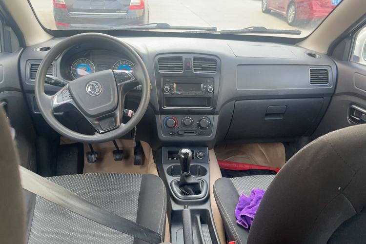 Used Dongfeng Fengon 330 2019 1.5L Manual Practical II China VI Interior 3