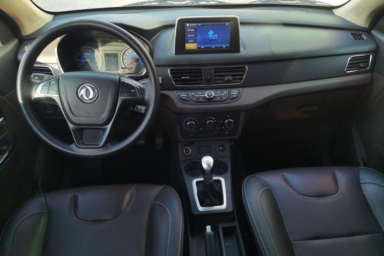 Used Dongfeng Fengon 330 2019 1.5L 330S Manual Comfort Version China VI Standard Interior 3