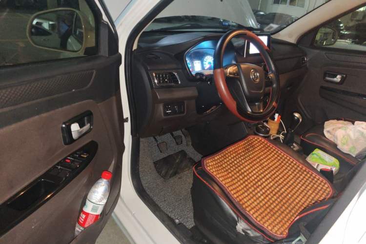 Used Dongfeng Fengon 330 2019 1.5L 330S Manual Comfort Version China VI Standard Interior 3
