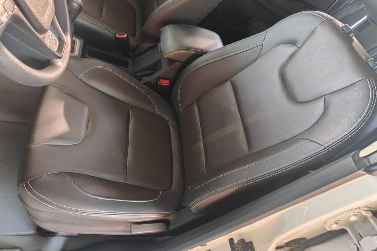 Used Dongfeng Fengon 330 2019 1.5L 330S Manual Comfort Version China VI Standard Interior 4
