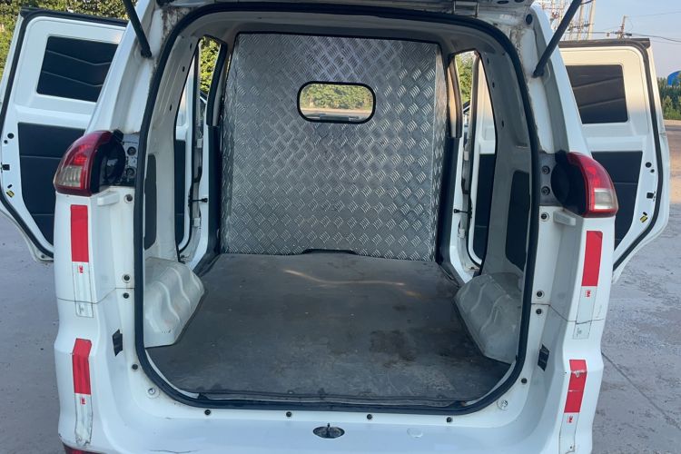 Used Dongfeng Fengon 330 2019 1.5L 330S Manual Luxury Van China VI Standard Interior 4