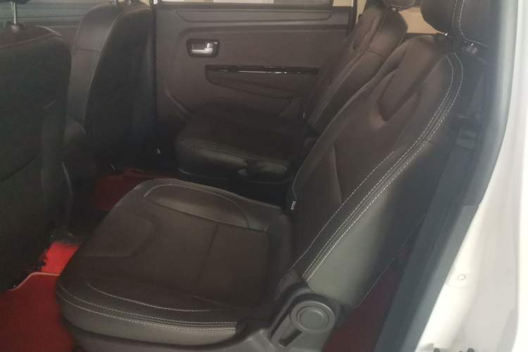 Used Dongfeng Fengon 330 2019 1.5L 330S Manual Comfort Version China VI Standard Interior 4