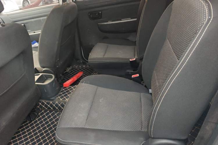 Used Dongfeng Fengon 330 2019 1.5L Manual Practical II China VI Interior 4