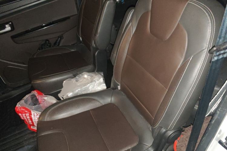 Used Dongfeng Fengon 330 2019 1.5L 330S Manual Comfort Version China VI Standard Interior 4