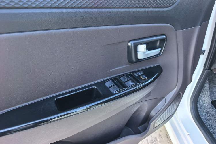 Used Dongfeng Fengon 330 2019 1.5L 330S Manual Comfort Version China VI Standard Interior 5
