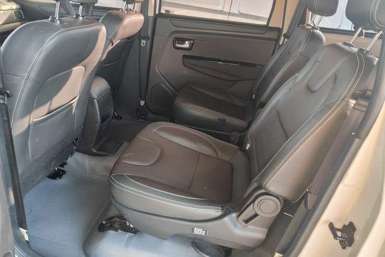 Used Dongfeng Fengon 330 2019 1.5L 330S Manual Comfort Version China VI Standard Interior 6