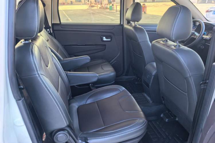Used Dongfeng Fengon 330 2019 1.5L 330S Manual Comfort Version China VI Standard Interior 6