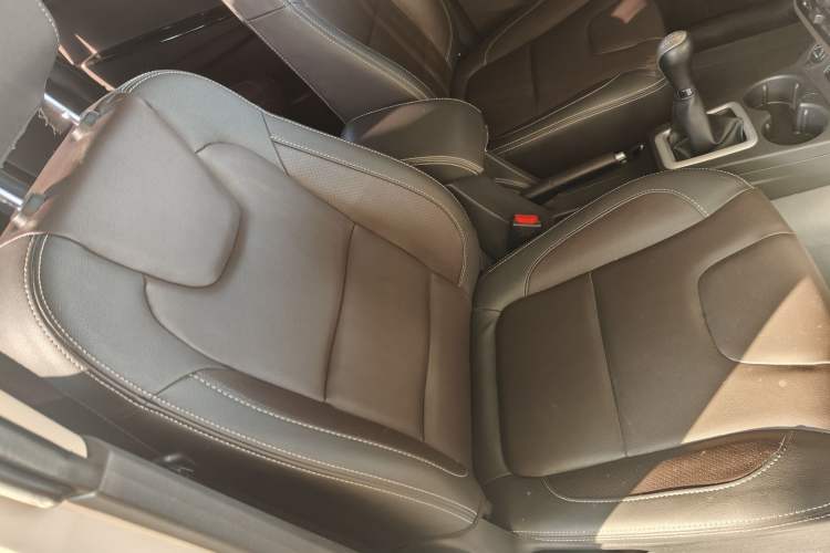 Used Dongfeng Fengon 330 2019 1.5L 330S Manual Comfort Version China VI Standard Interior 7