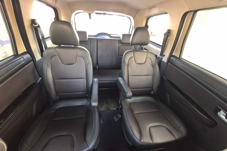 Used Dongfeng Fengon 330 2019 1.5L 330S Manual Comfort Version China VI Standard Interior 8