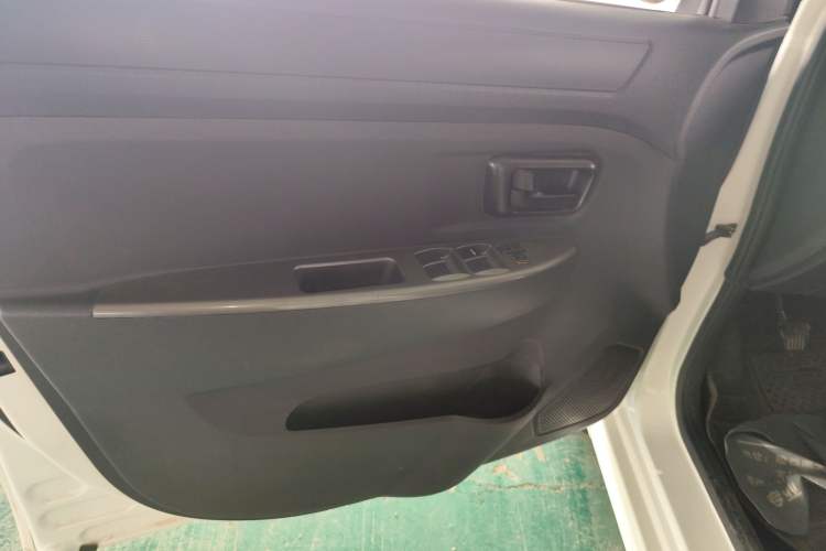 Used Dongfeng Fengon 330 2019 1.5L Manual Utility Grade I China VI Left Front Door Interior