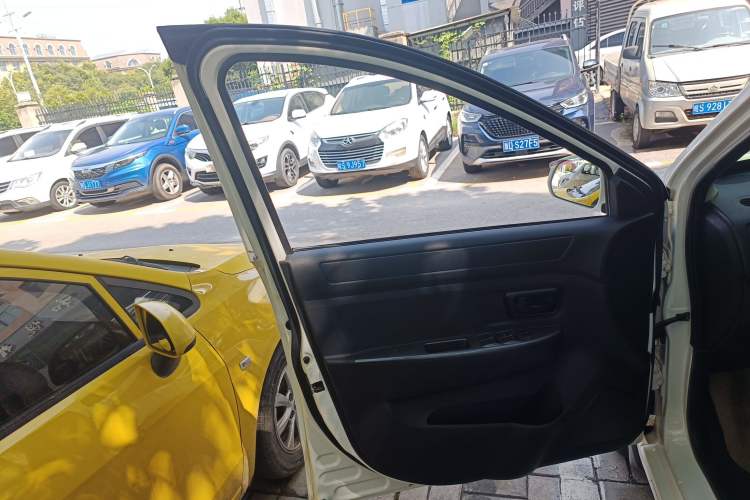 Used Dongfeng Fengon 330 2019 1.5L Manual Utility Grade I China VI Left Front Door Interior
