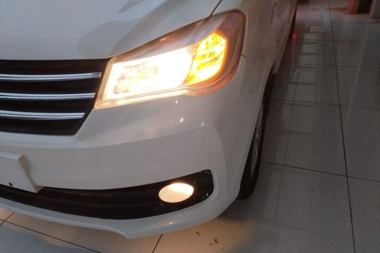 Used Dongfeng Fengon 330 2019 1.5L 330S Manual Comfort Version China VI Standard Left Front Headlight