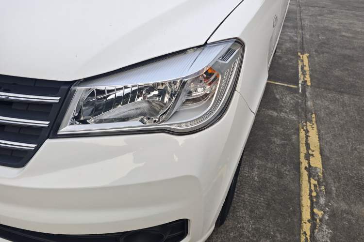 Used Dongfeng Fengon 330 2019 1.5L Manual Practical II China VI Left Front Headlight