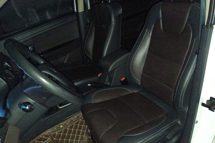 Used Dongfeng Fengon 330 2019 1.5L 330S Manual Comfort Version China VI Standard Left Front Seat