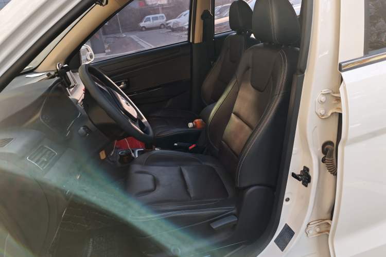 Used Dongfeng Fengon 330 2019 1.5L 330S Manual Comfort Version China VI Standard Left Front Seat