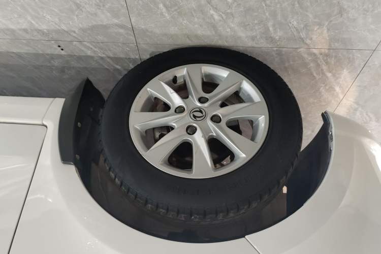 Used Dongfeng Fengon 330 2019 1.5L 330S Manual Comfort Version China VI Standard Left Front Wheel Hub