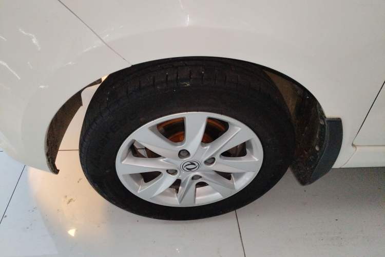 Used Dongfeng Fengon 330 2019 1.5L 330S Manual Comfort Version China VI Standard Left Front Wheel Hub