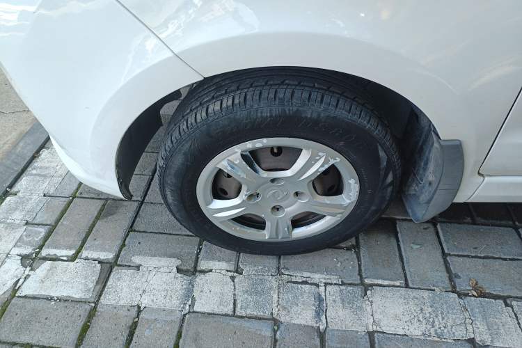 Used Dongfeng Fengon 330 2019 1.5L Manual Utility Grade I China VI Left Front Wheel Hub