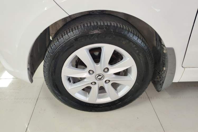Used Dongfeng Fengon 330 2019 1.5L 330S Manual Comfort Version China VI Standard Left Front Wheel Hub