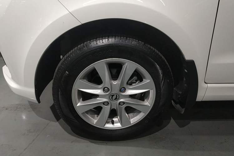 Used Dongfeng Fengon 330 2019 1.5L Manual Practical II China VI Left Front Wheel Hub