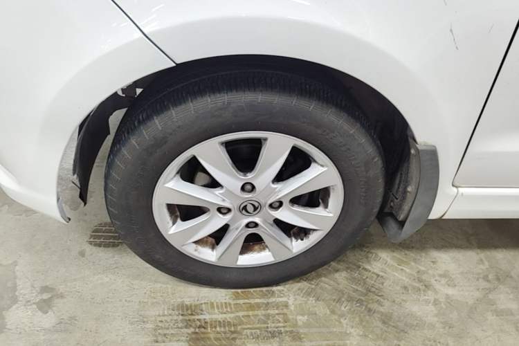 Used Dongfeng Fengon 330 2019 1.5L Manual Utility Grade I China VI Left Front Wheel Hub