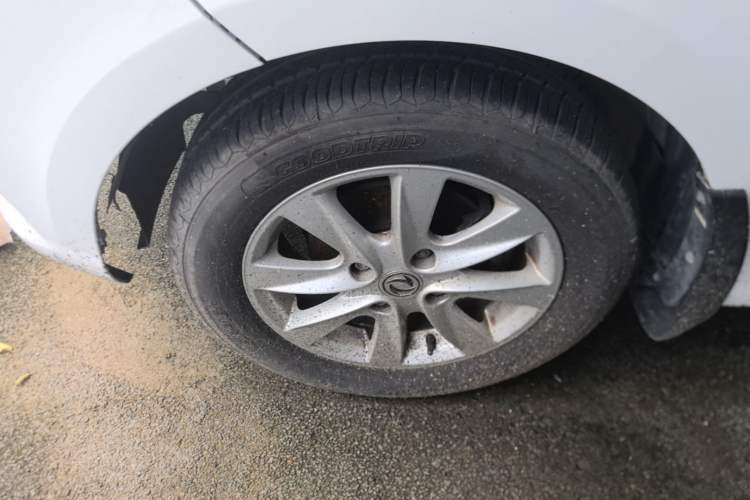 Used Dongfeng Fengon 330 2019 1.5L 330S Manual Comfort Version China VI Standard Left Front Wheel Hub