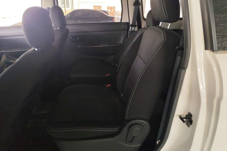 Used Dongfeng Fengon 330 2019 1.5L Manual Utility Grade I China VI Left Rear Seat