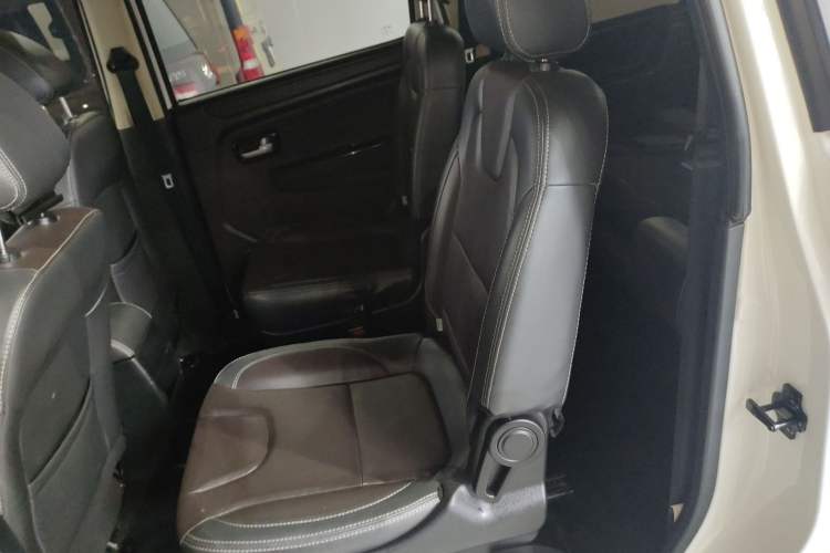 Used Dongfeng Fengon 330 2019 1.5L 330S Manual Comfort Version China VI Standard Left Rear Seat