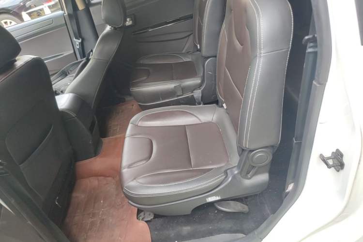 Used Dongfeng Fengon 330 2019 1.5L 330S Manual Comfort Version China VI Standard Left Rear Seat