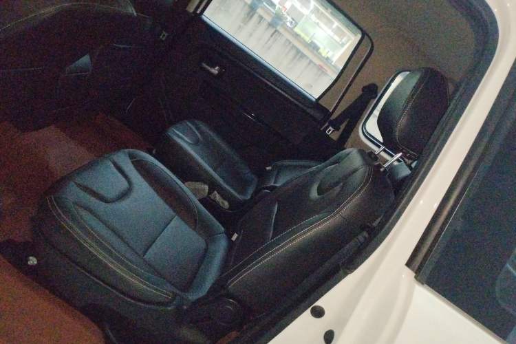 Used Dongfeng Fengon 330 2019 1.5L 330S Manual Comfort Version China VI Standard Left Rear Seat