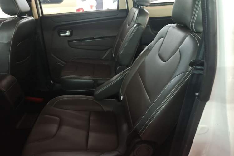 Used Dongfeng Fengon 330 2019 1.5L 330S Manual Comfort Version China VI Standard Left Rear Seat