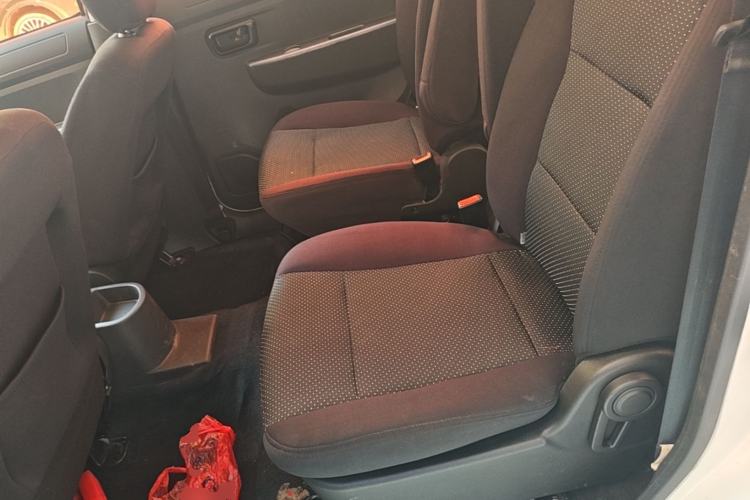 Used Dongfeng Fengon 330 2019 1.5L Manual Utility Grade I China VI Left Rear Seat