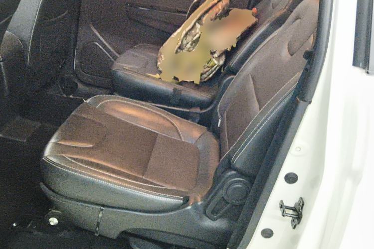 Used Dongfeng Fengon 330 2019 1.5L 330S Manual Comfort Version China VI Standard Left Rear Seat