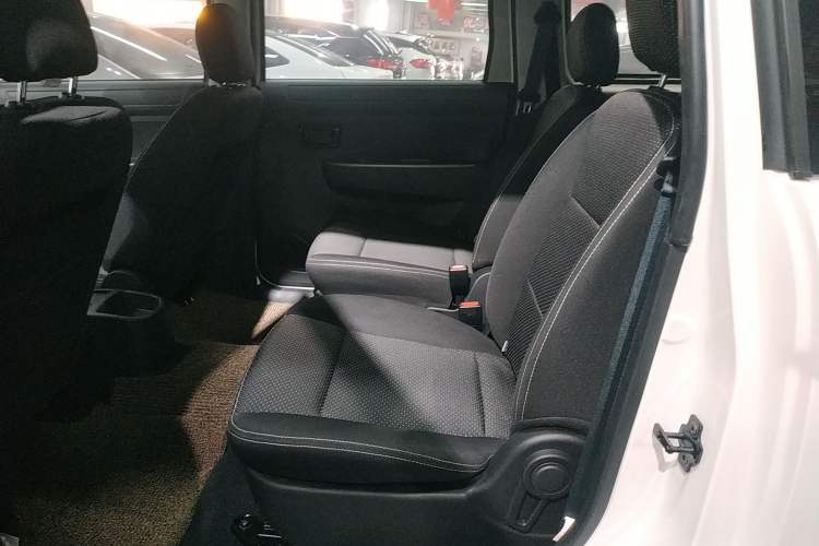 Used Dongfeng Fengon 330 2019 1.5L Manual Practical II China VI Left Rear Seat