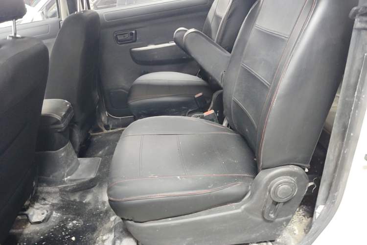 Used Dongfeng Fengon 330 2019 1.5L Manual Utility Grade I China VI Left Rear Seat