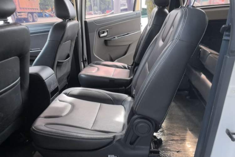 Used Dongfeng Fengon 330 2019 1.5L 330S Manual Comfort Version China VI Standard Left Rear Seat