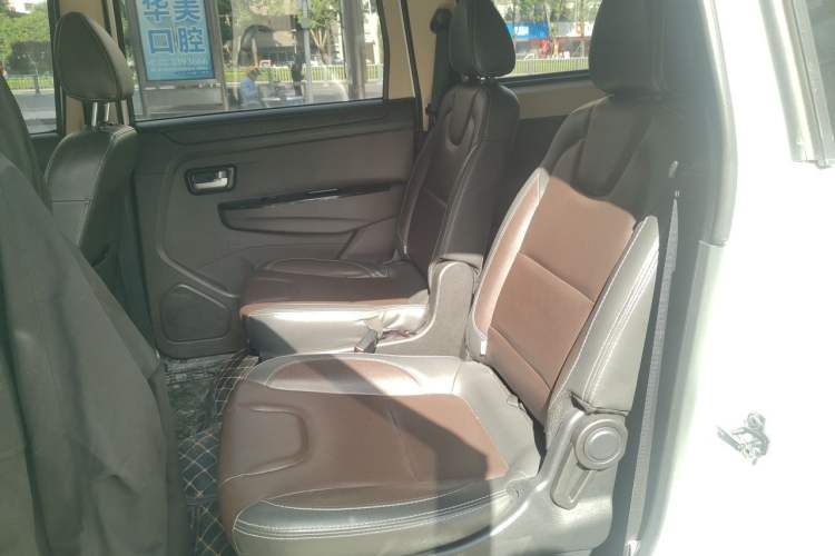 Used Dongfeng Fengon 330 2019 1.5L 330S Manual Comfort Version China VI Standard Left Rear Seat