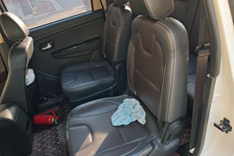 Used Dongfeng Fengon 330 2019 1.5L 330S Manual Comfort Version China VI Standard Left Rear Seat