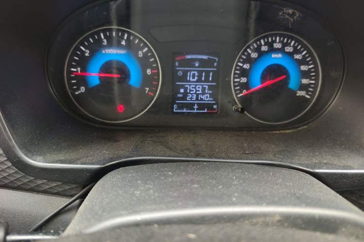 Used Dongfeng Fengon 330 2019 1.5L 330S Manual Luxury Van China VI Standard Odometer Close Up