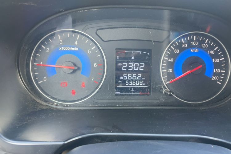 Used Dongfeng Fengon 330 2019 1.5L 330S Manual Luxury Van China VI Standard Odometer Close Up