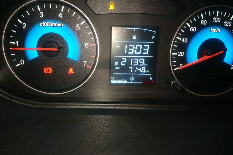 Used Dongfeng Fengon 330 2019 1.5L Manual Practical II China VI Odometer Close Up