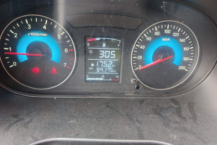 Used Dongfeng Fengon 330 2019 1.5L 330S Manual Comfort Version China VI Standard Odometer Close Up
